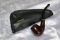 Custodia in pelle nera con pipa